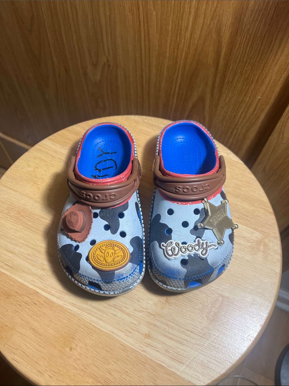 CROCS Kids Camouflage Clog Sandals in Blue, White & Brown with Red Strap